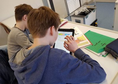 Tablet im Chemie-Unterricht