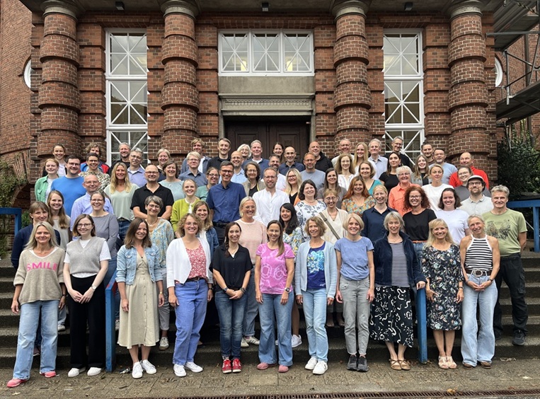 Kollegiumsfoto 2025 klein Kollegiumsfoto 2025 klein